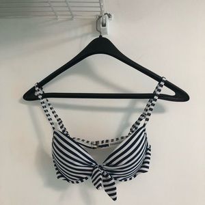 Xhilaration swimsuit top